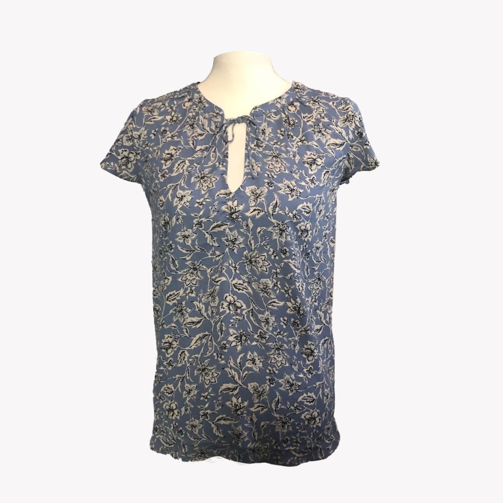 Reitmans Short Sleeve Floral Blouse in Periwinkle Blue